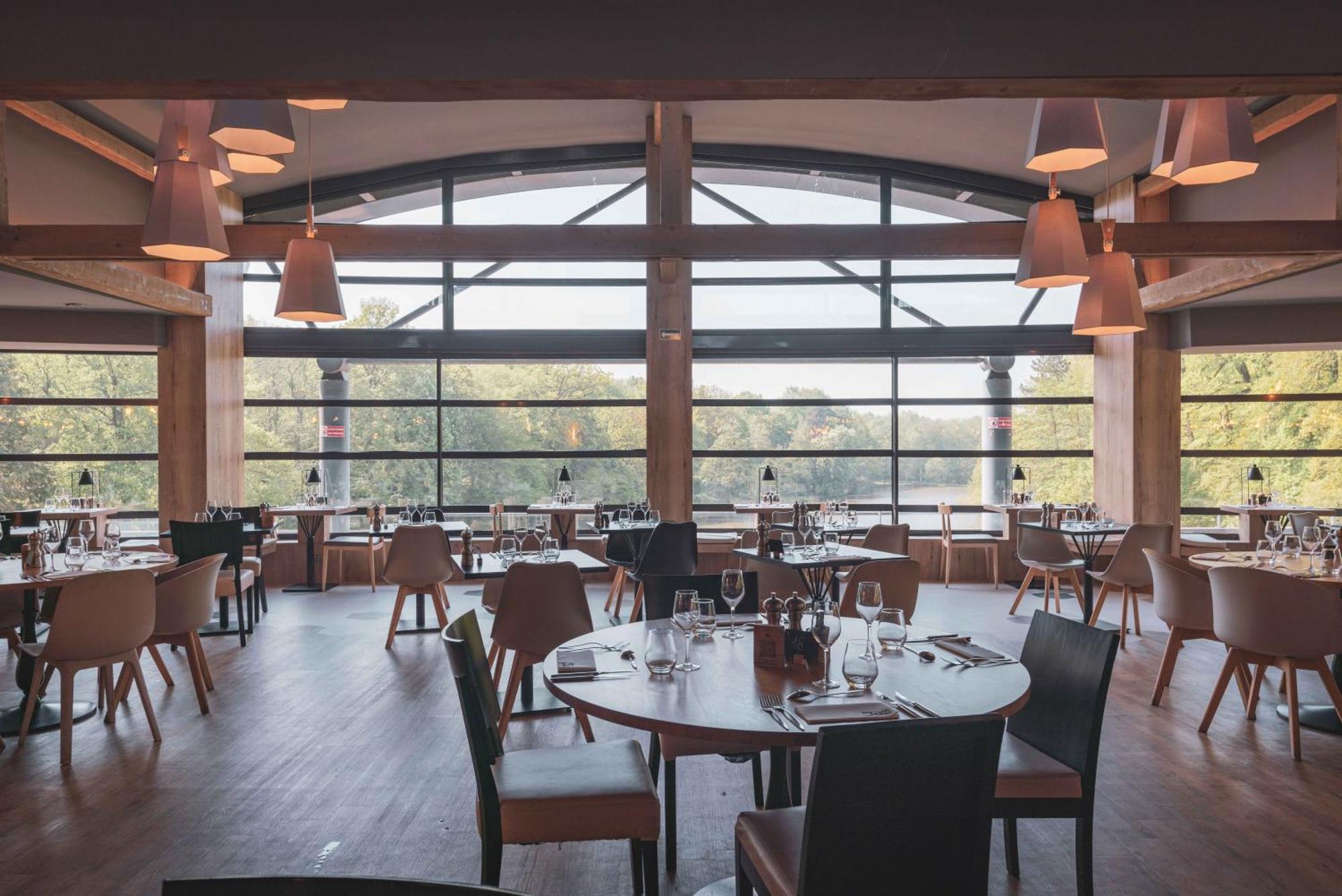 Hotel Le Continental Forges-les-Eaux Buitenkant foto